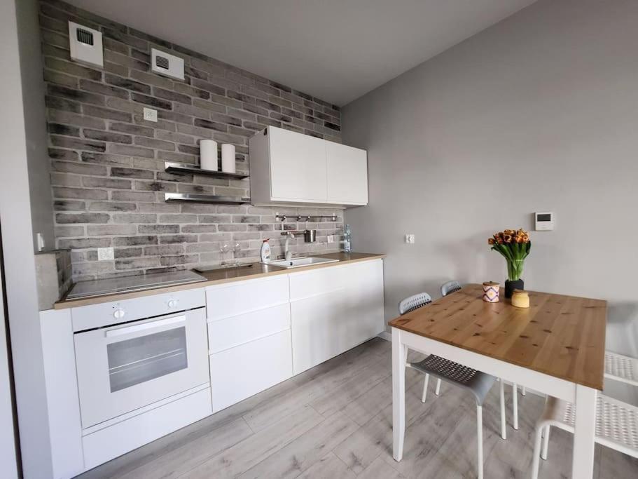 Apartstars - Powstancow #32 With Terrace Rzeszów Exterior foto